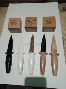 Juego de dagas de madera talladas intrincadamente diseños únicos de resina para prácticas rituales espirituales hechas a mano por el artista - Product Image 2