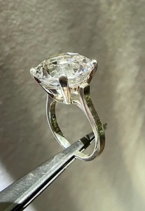 Anillo de Moissanita de 4.01CT con Corte Redondo Estilo Diamante de Mina Antigua y Halo Oculto, de Plata 925 Original, Regalo Fino para Fiesta o Compromiso - Product Image 4