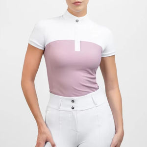 Chemise d'équitation élégante pour femmes, tissu léger et doux, coupe confortable, design stylé pour l'entraînement et les compétitions. - Product Image 1