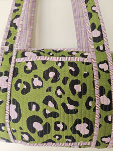 Bolsa de Viaje Acolchada de Algodón con Estampado de Leopardo Verde, Cierre de Cremallera, Asas Dobles, Unisex |   Bolsa de Viaje Ligera de 20-35L para Fin de Semana - Product Image 4