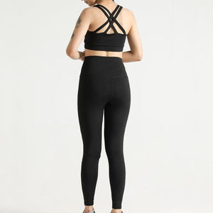 Conjunto de Yoga para Mujer 2026, Nuevo, Sólido con Estampado Frontal, Leggings Transpirables para Gimnasio, Bra Deportivo, Elástico en Cuatro Direcciones, Secado Rápido, Cintura Elástica - Product Image 4