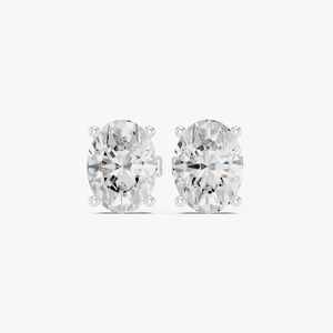 Boucles d'oreilles clous en diamant de laboratoire taille ovale 2.10 carats, or jaune 9K, solitaire 4 griffes, vente en gros OEM, bijoux fins - Product Image 4