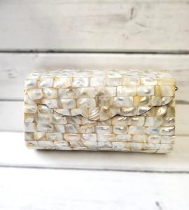 Rehaussez votre style avec le sac à main en nacre naturelle fait main, un accessoire de luxe conçu pour les mariées - Product Image 4