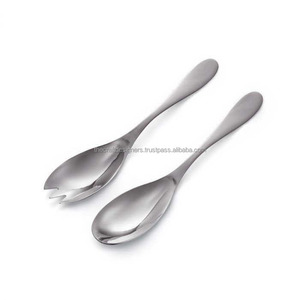 Servidor de Ensaladas de Acero Inoxidable Brillante que Ofrece un Aspecto Superficial Impecable, Perfecto para Mejorar el Ambiente de Comedor Sofisticado - Product Image 3