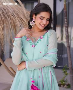 Conjunto de Kurti-Pantalón y Dupatta Anarkali de Georgette Sintética de Alta Calidad con Bordado, Última Moda, a Precio de Mayoreo, Ropa Étnica - Product Image 4