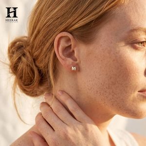 Boucles d'oreilles clous carrées serties de diamants – Or 14 carats avec diamants certifiés – Fabricant de bijoux fins - Product Image 4