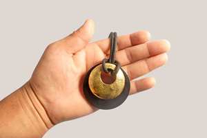 Colgante Vulpine Regalia de Cuerno Negro Hecho a Mano con Acabado Satinado, Cordón de Algodón Negro Dorado Resistente al Deslustre, Joyería Única y Distintiva - Product Image 3