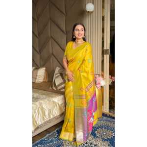 Sari en soie douce Elite Weaves Ikkat Patola avec pallu paon et bordure en Zari doré, motifs Meenakari - Écharpes et châles 0g - Product Image 5