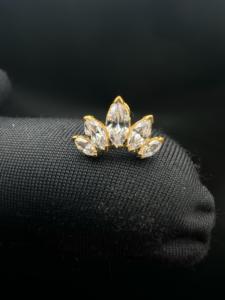 Piercing Minimalista de Oro de 14K con Diamante Marquise para Tragus, Cartílago Curvo y Hélice - Product Image 1