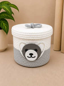 Panier de rangement doux pour bébé en corde de coton tressée, motif ours moderne, avec poignée écologique, gris et blanc, pour jouets de crèche, style boutique - Product Image 1