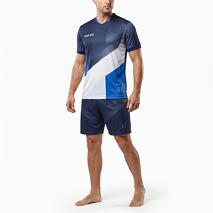 Camiseta de entrenamiento de fútbol personalizada OEM para hombre, nombre del jugador personalizado, nombre del equipo, 100% poliéster, cuello en V, conjunto de camiseta de manga corta y pantalones cortos - Product Image 1