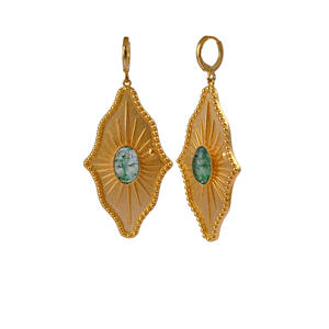 Pendientes de aro Aurelia Sunburst Mose Agate chapados en oro - Joyería con clip texturizado chapado en oro - Product Image 2