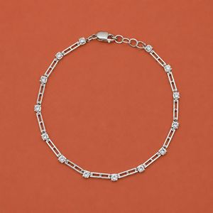 Bracelet en argent pour femme avec design à maillons fins et diamant rond en moissanite, pour un usage quotidien - Product Image 2