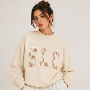 Sudadera Rosa Extra Grande con Cuello Redondo y Diseño de Letras Aplicadas SLC, Sudadera de Felpa Estilo Universitario con Gráfico de Letras - Product Image 2
