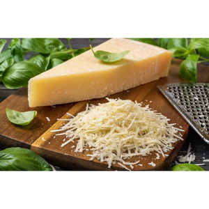 Fromage Parmesan en rouleaux, blocs et râpés, conditionnement en vrac pour la distribution en gros - Product Image 4