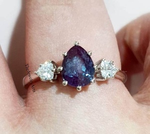 Bague en argent avec Alexandrite, Bague en Alexandrite véritable taille poire, Bague empilable en argent, Bague pierre de naissance, Bague à changement de couleur, Pierre de naissance de juin - Product Image 1