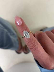 Anillo de Compromiso Solitario de Corte Ovalado Alargado en Oro Amarillo Sólido de 14K para Mujer, Anillo Fino Minimalista con Diamante de Laboratorio - Product Image 2