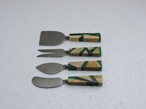 Ensemble d'ustensiles à fromage écologiques en acier inoxydable antidérapants, 4 pièces, manche en bois et résine, outils de service, lavage à la main uniquement - Product Image 1