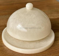 Couvercle de support de dôme de gâteau mobile en résine fait à la main de luxe | Serveur de dessert décoratif en marbre bohème | Vaisselle Royal Artisans