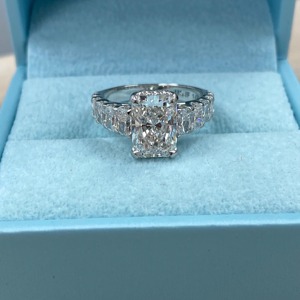 Anillo de Compromiso con Diamante Cultivado en Laboratorio, Corte Radiante de 5 Quilates, Certificado IGI, Oro Blanco de 14K, Chapado en Oro, Halo Oculto, Solitario, Regalo para Mujer - Product Image 4
