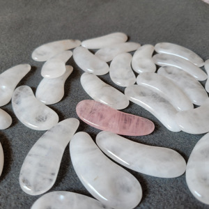 Spatule applicatrice de crème pour les yeux en quartz rose mini poli, de qualité supérieure, écologique, en jade, pour la vente en gros - Product Image 3