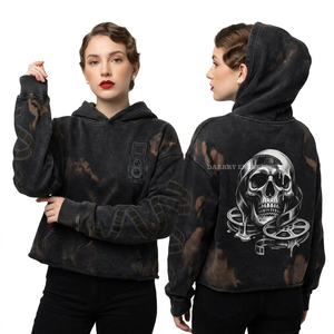 Sweat-shirt court à épaules tombantes pour femme, noir, 350 GSM, en molleton vintage, avec impression de crâne sur bobine de film personnalisée, effet délavé soleil, qualité premium - Product Image 1