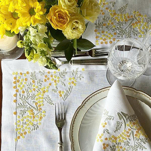 Ensemble de sets de table et serviettes de luxe personnalisés en lin 100% brodé, lavables, style vintage traditionnel motif fleur de mimosa, avec ourlet festonné, pour la maison - Product Image 4