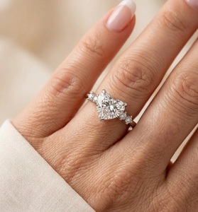 Anillo de Diamante Cultivado en Laboratorio con Forma de Corazón E VS1 VB-SR84, Oro de 14K, Romántico, 1CT, 6.5 mm, Anillo de Moda con Cinco Piedras, Anillo de Compromiso - Product Image 1