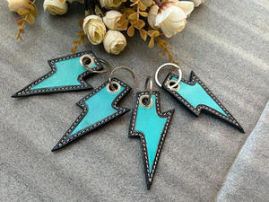 Porte-clés en cuir taillé sculpté à la main Porte-clés en cuir de forme exotique mignon Accessoires en cuir taillé Porte-clés mignons pour unisexe - Product Image 2