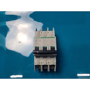 Disjoncteur miniature SCHNIDER Multi 9 C60 15A-Type D 3 pôles 240VAC, utilisé comme pièce détachée d'équipement semi-conducteur d'époque - Product Image 2