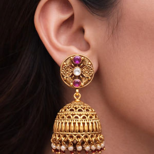 Pendientes Jhumka Tradicionales Indios Chapados en Oro con Rubíes y Perlas, Joyería Étnica para Bodas para Mujeres - Product Image 2