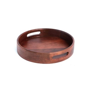 Plateau circulaire en bois, fait main, surface polie, grain de bois naturel, plateau de service avec poignées, décoration pour la maison et la cuisine - Product Image 2