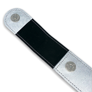 Pochette de rangement portable pour pince à épiler avec finition en cuir de qualité supérieure, dimensions compactes et fonctionnalités pratiques pour un transport quotidien. - Product Image 2