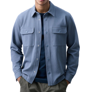 Chemise-veste décontractée pour homme en jersey sergé bleu moyen, à manches longues, avec deux poches poitrine et fermeture à boutons-pression, pour usage quotidien - Product Image 1