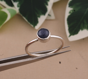 Bague Solitaire Classique Bohème Faite à la Main en Argent Sterling 925 avec Pierre Précieuse Lapis Lazuli Naturel Certifiée, Sertie en Bezel, Idéale pour Mariage et Fêtes - Product Image 1