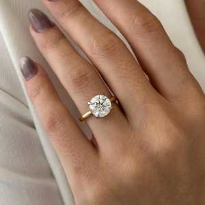 Anillo Solitario de Diamante Cultivado en Laboratorio de 4 Quilates, Corte Brillante Redondo, E VVS2, Anillo de Compromiso con Garras Blancas de Dos Tonos, Certificado IGI - Product Image 5