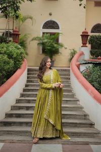 Gaun Anarkali Chinon dengan Bordir Payet, Gaun Chinon Bordir Payet Mewah dengan Set Sharara dan Dupatta - Product Image 3