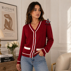 Regalia Masónica Herencia Delta Sigma Soror, Cárdigan Acrílico para Mujer con Bordado Rojo y Blanco |   Sororidad Delta Sigma Bordada - Product Image 3