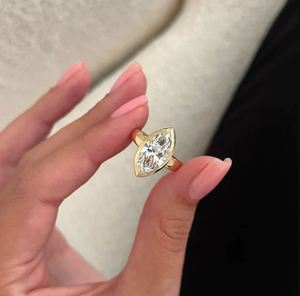 แหวนเพชรทรงมาร์คีส์ 1.5 กะรัต เพาะเลี้ยงในห้องปฏิบัติการ ตัวเรือนทอง 14K ดีไซน์หรูหรา สำหรับงานหมั้นและงานแต่งงานสำหรับผู้หญิง - Product Image 2