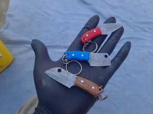 Mini cuchillo de Damasco hecho a mano, patrón de Damasco, regalo coleccionable, llavero con colgante de mini cuchillo Skinner. - Product Image 6
