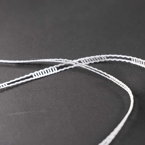 Cinta de Enrollado Ajustable Blanca de 1/4 de Pulgada, Diseño Contemporáneo, Hecha en Taiwán, para Persianas Romanas - Product Image 1