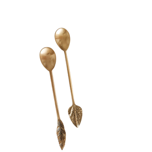 Ensemble de 2 cuillères en laiton faites à la main avec manche à motif de feuille dorée en relief pour la cuisine, la table à manger, les cuillères à dîner et à soupe - Product Image 1