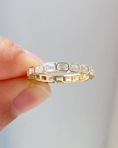 Bague empilable en or jaune massif 14 carats cultivé en laboratoire, 2 carats au total, taille émeraude, sertie clos, demi-éternité, pour mariage et anniversaire - Product Image 3