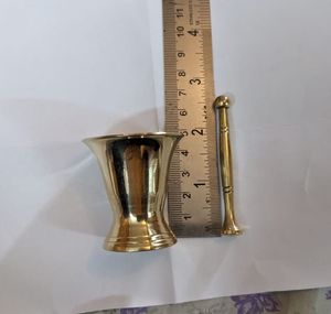 Mortero y Pilón de Latón de Alta Calidad, Forma Redonda, Tamaño Mediano, a Precio Competitivo - Product Image 1