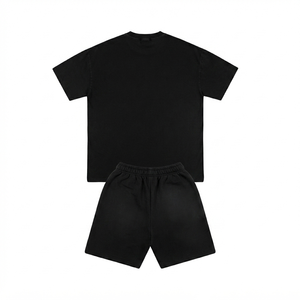 Conjunto Premium de Camiseta Oversize de Algodón 240 GSM y Pantalones Cortos de Malla 180 GSM Negros con Estampado Gráfico de Logotipo DTF Personalizado - Product Image 2