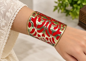กำไลข้อมือทองแดงโบราณลายดอกไม้สีแดงแกะสลัก ชุบเงินโบราณ ดีไซน์โดดเด่น กำไลแบบกว้าง เครื่องประดับอินเดียสำหรับทั้งชายและหญิง - Product Image 2