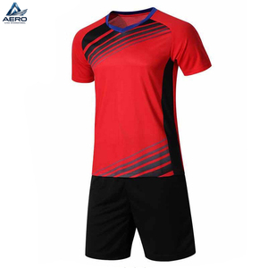 Conjunto de Camiseta y Pantalones Cortos de Fútbol Sublimados y Transpirables OEM ODM para Entrenamiento de Equipo y Partidos, Uniforme de Fútbol Rojo Personalizado - Product Image 2