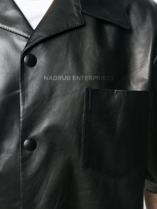 Chemise-veste en cuir à manches courtes pour homme, col rabattu, simple boutonnage, noir uni - Product Image 3