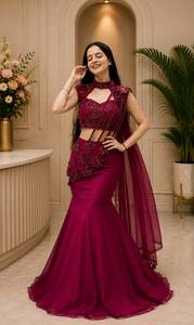 Ensemble prêt-à-porter de designer pour soirée, comprenant un lehenga en georgette avec broderie de sequins et travail de fils, une blouse et un dupatta intégré. - Product Image 2