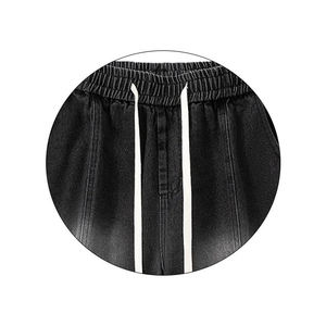 Shorts Bermuda en jean bleu foncé pour homme, taille mi-haute, fermeture boutonnée, style décontracté, couleur unie, tissu en coton, poches, respirant, tissé - Product Image 2